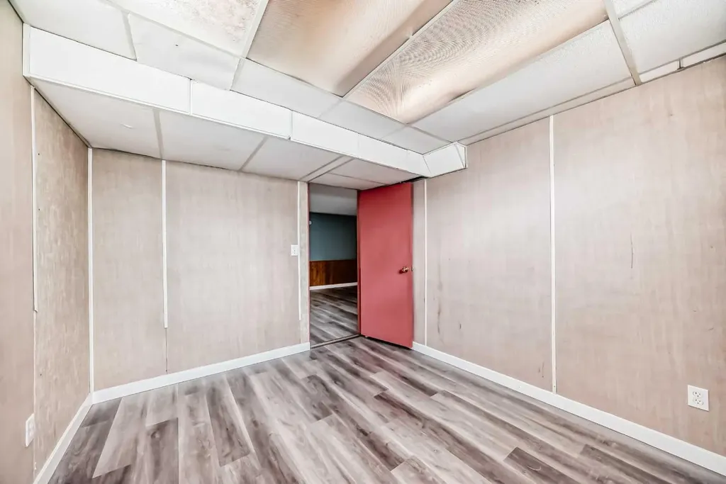 4308 55 Street NE Calgary AB T1Y 4B7
