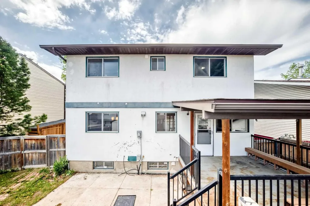 4308 55 Street NE Calgary AB T1Y 4B7