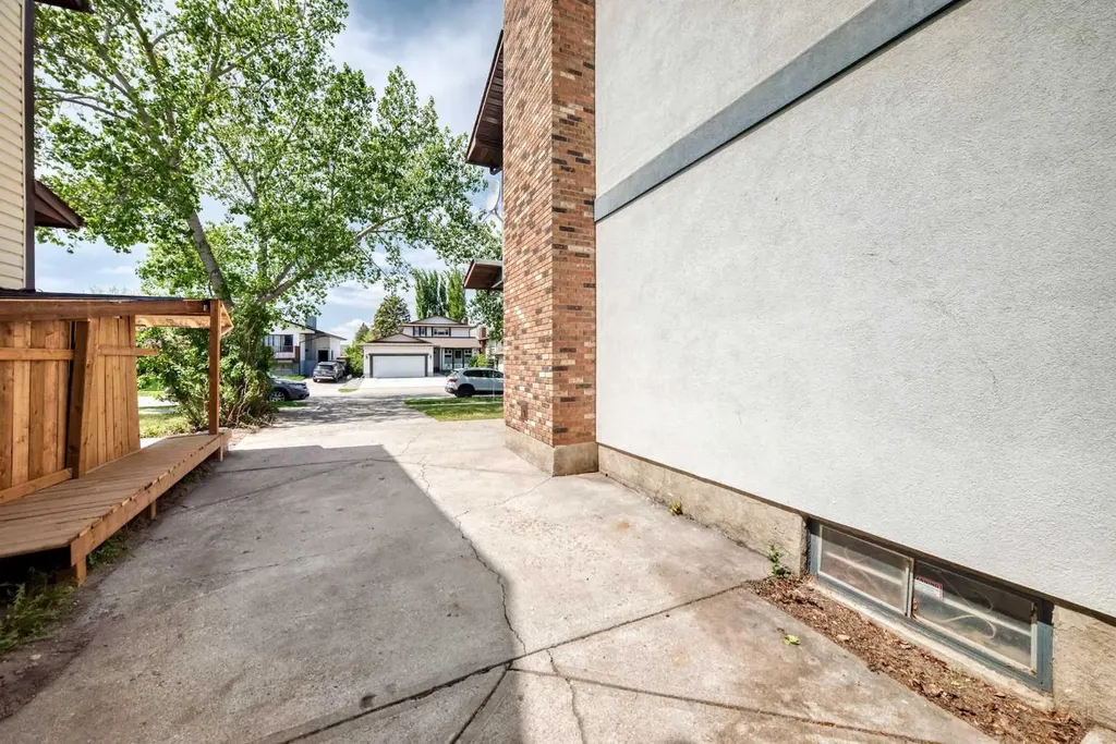 4308 55 Street NE Calgary AB T1Y 4B7