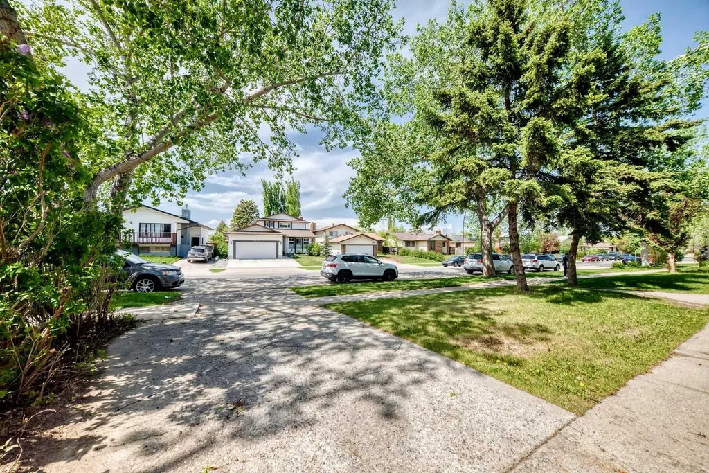 4308 55 Street NE Calgary AB T1Y 4B7