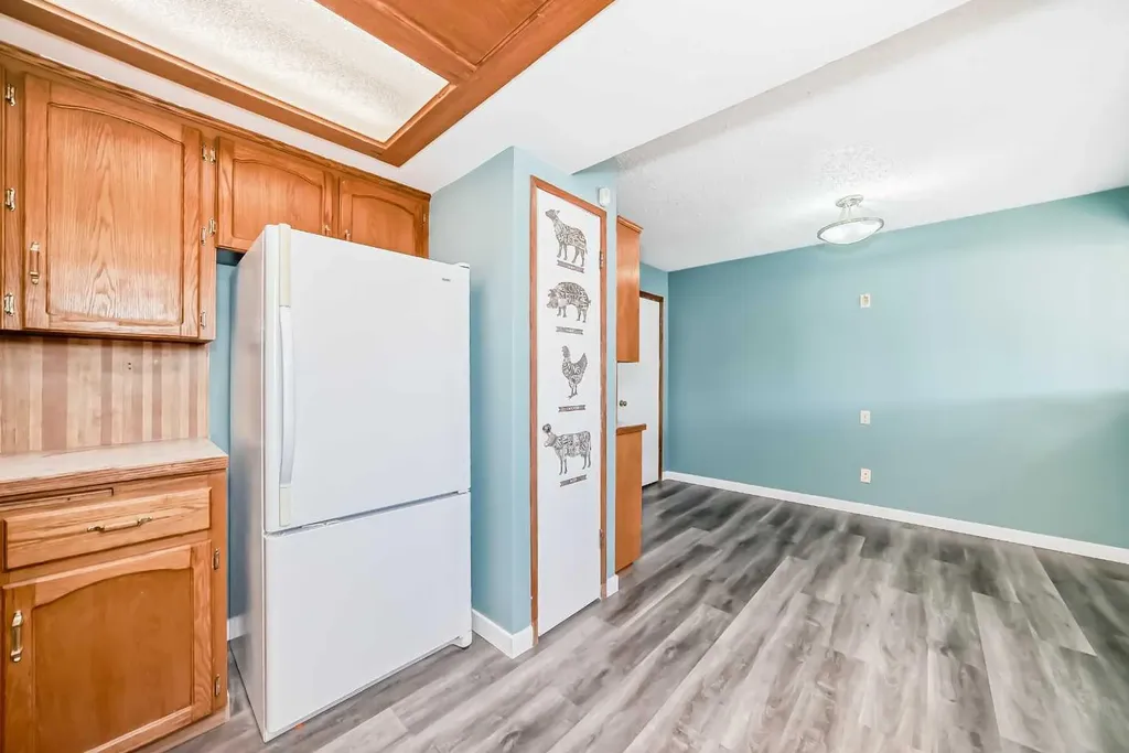 4308 55 Street NE Calgary AB T1Y 4B7