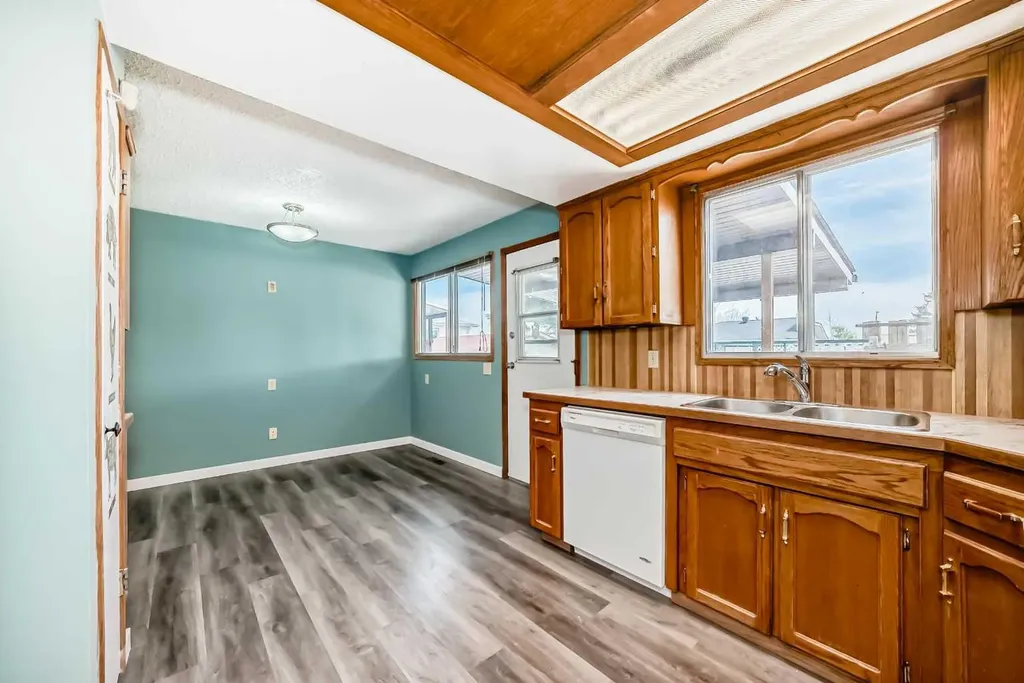 4308 55 Street NE Calgary AB T1Y 4B7