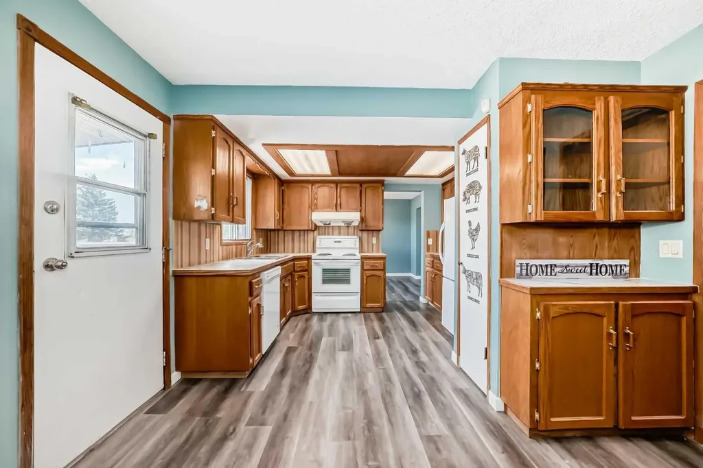 4308 55 Street NE Calgary AB T1Y 4B7