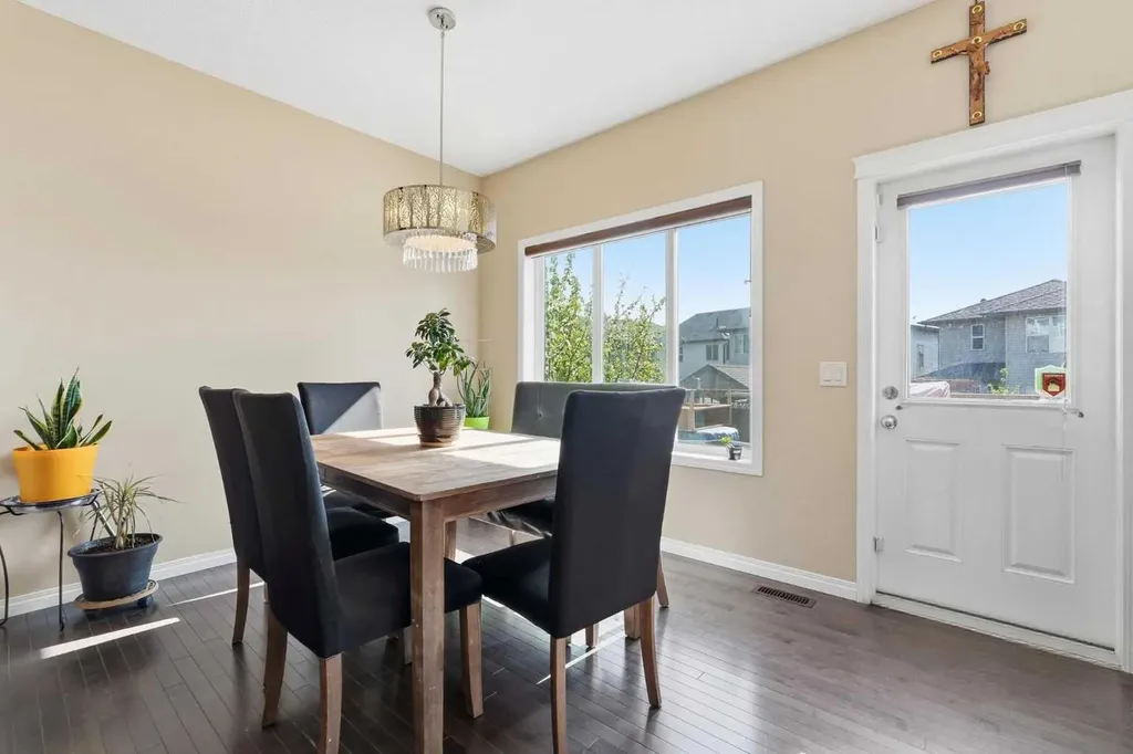 19 Hillcrest Link SW Airdrie AB T4B4B1