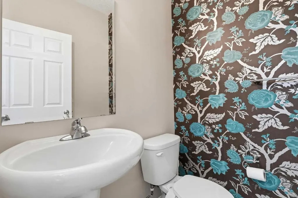 19 Hillcrest Link SW Airdrie AB T4B4B1