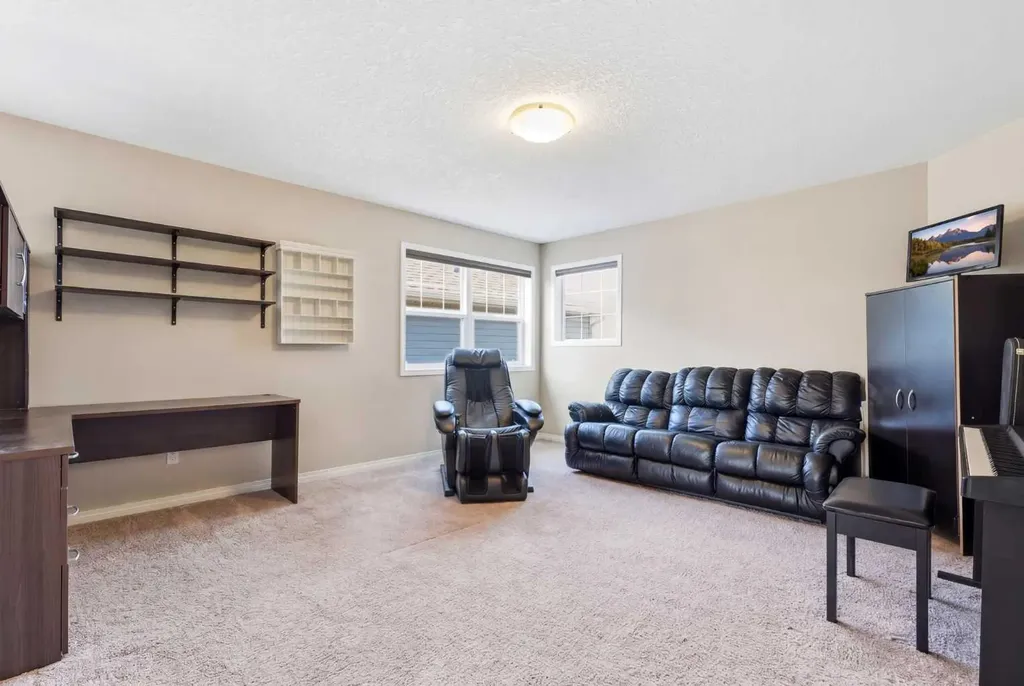 19 Hillcrest Link SW Airdrie AB T4B4B1