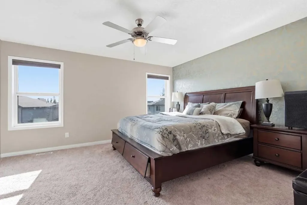 19 Hillcrest Link SW Airdrie AB T4B4B1