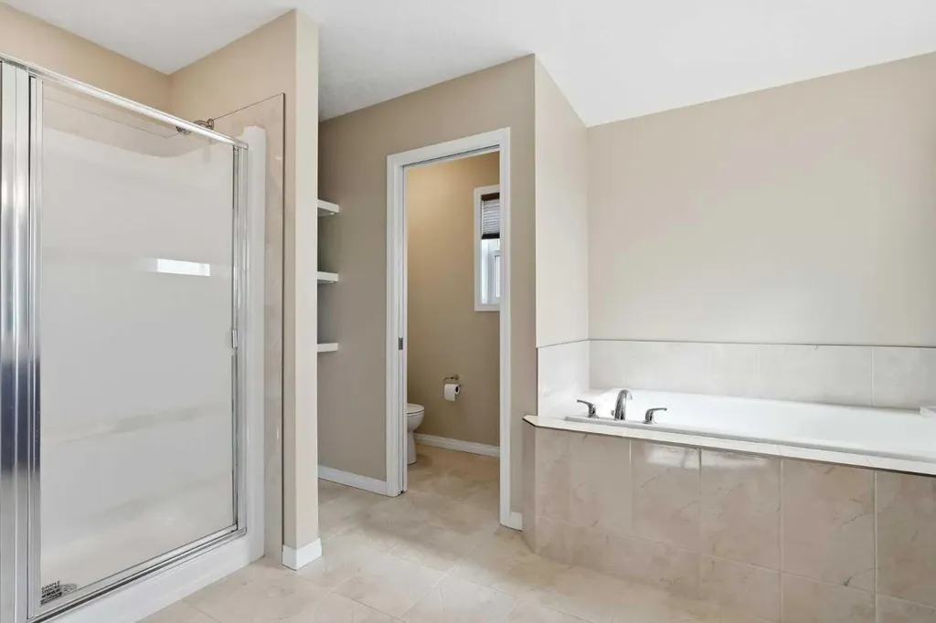19 Hillcrest Link SW Airdrie AB T4B4B1