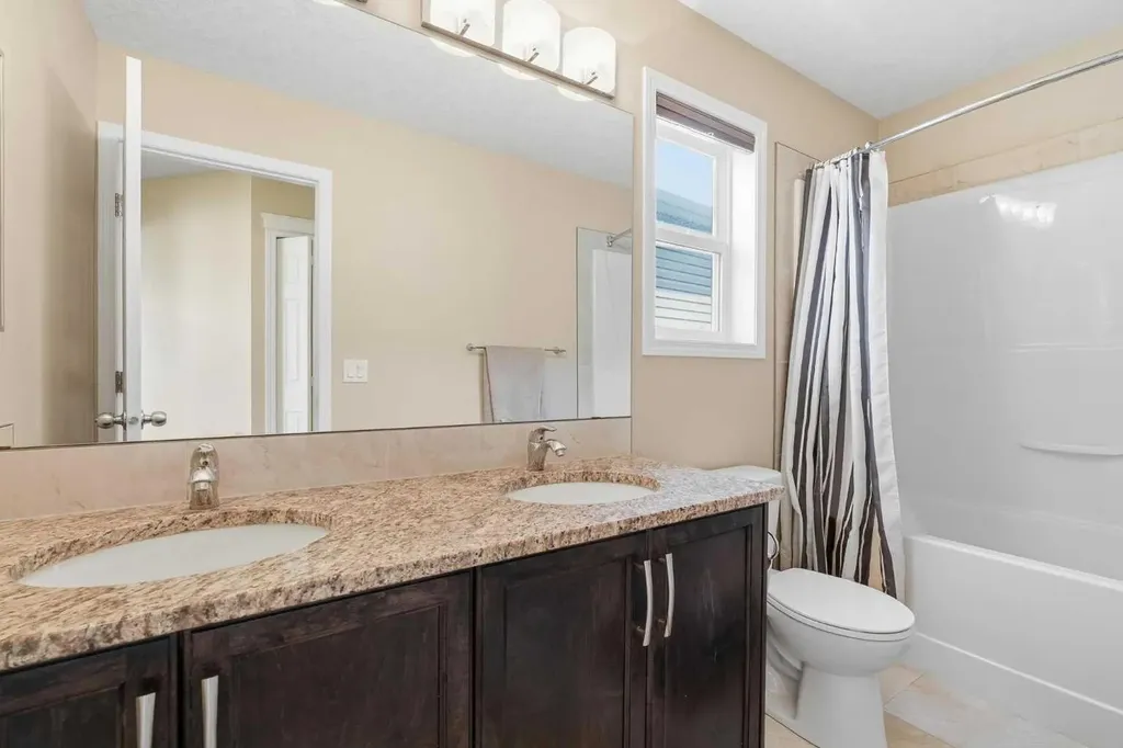 19 Hillcrest Link SW Airdrie AB T4B4B1