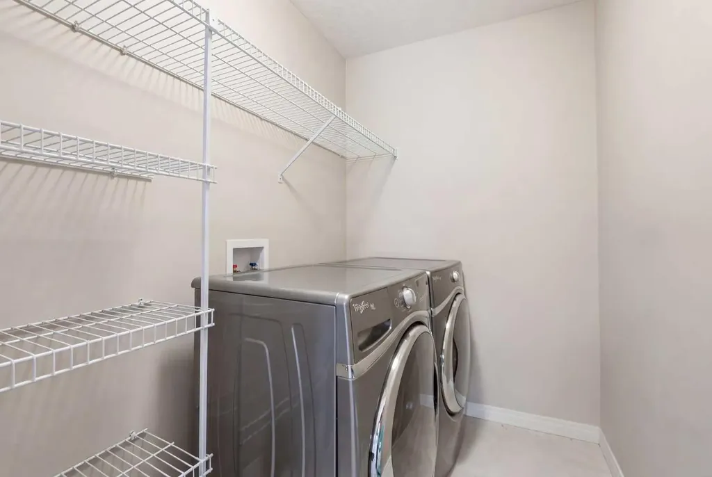 19 Hillcrest Link SW Airdrie AB T4B4B1