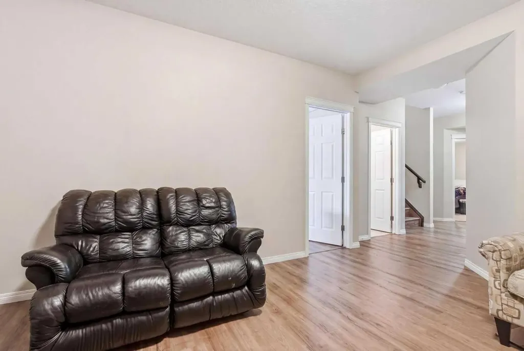 19 Hillcrest Link SW Airdrie AB T4B4B1