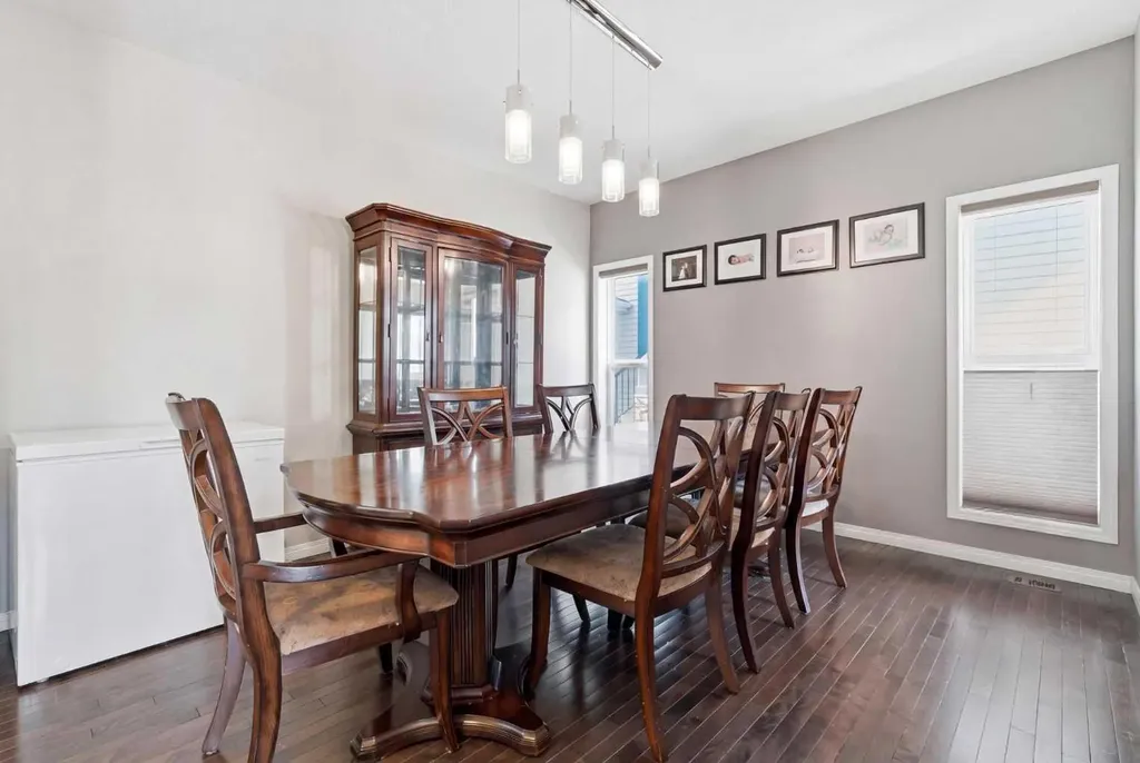 19 Hillcrest Link SW Airdrie AB T4B4B1