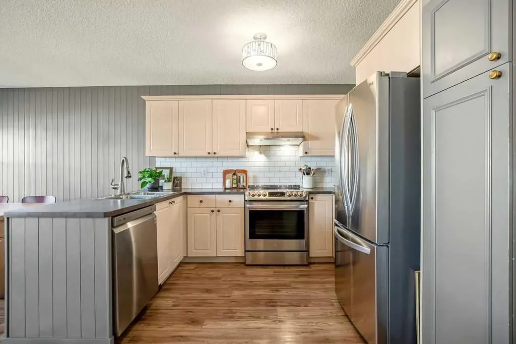 20 Covepark Close NE Calgary AB T3K 5R3