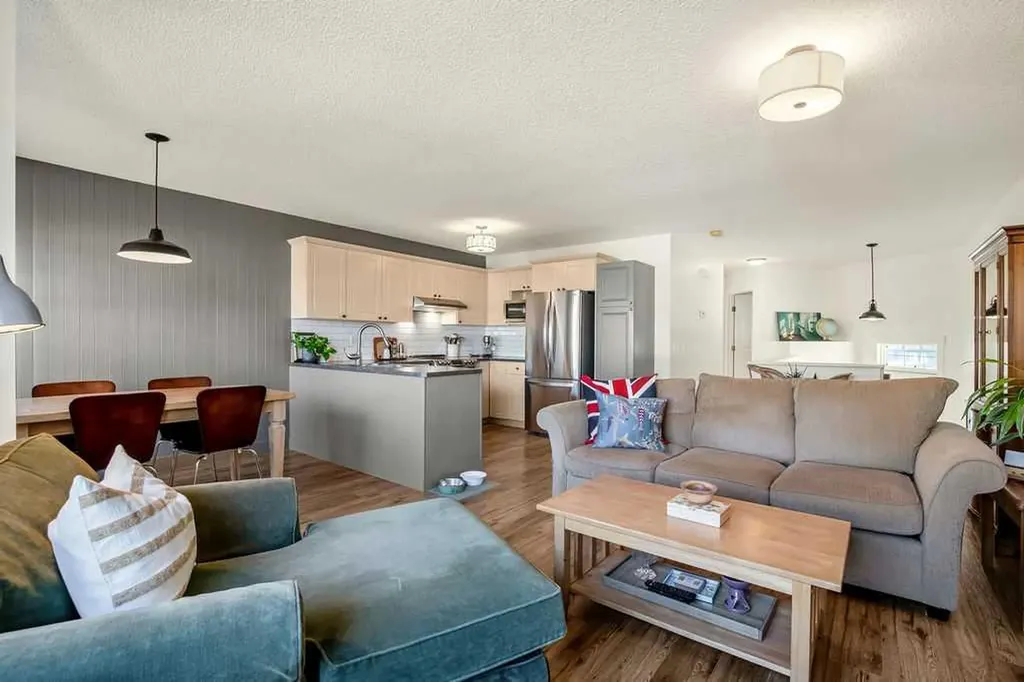 20 Covepark Close NE Calgary AB T3K 5R3