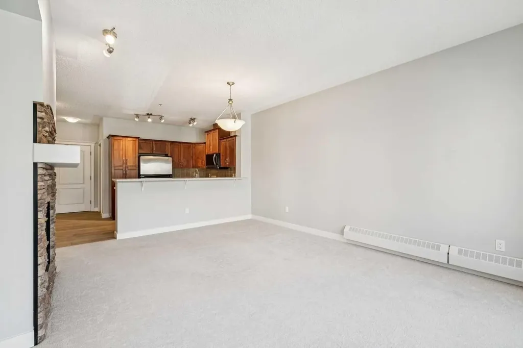 20 Discovery Ridge Close SW Calgary AB T3H5X4