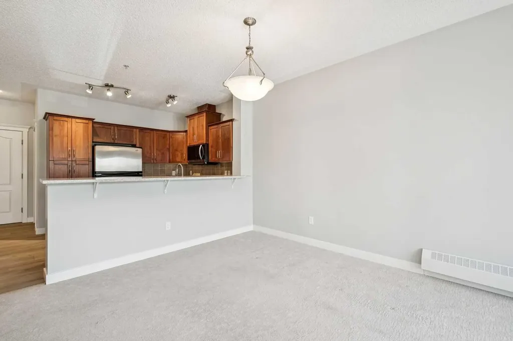 20 Discovery Ridge Close SW Calgary AB T3H5X4