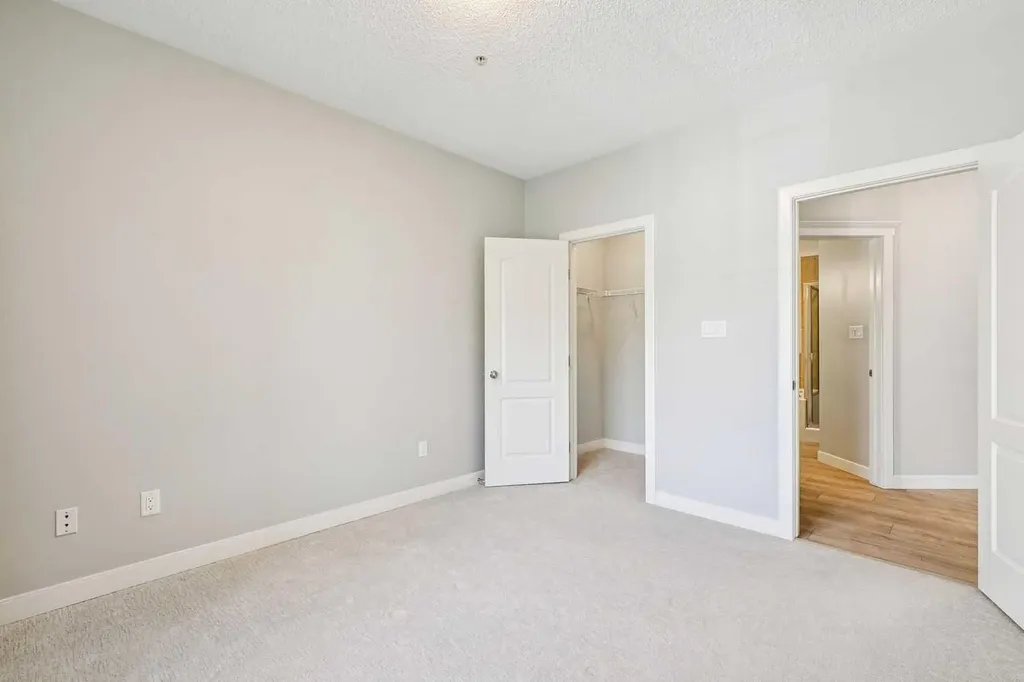 20 Discovery Ridge Close SW Calgary AB T3H5X4