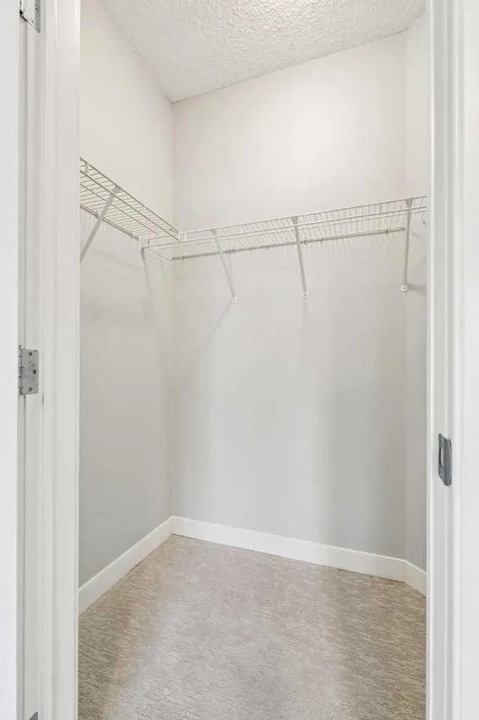 20 Discovery Ridge Close SW Calgary AB T3H5X4