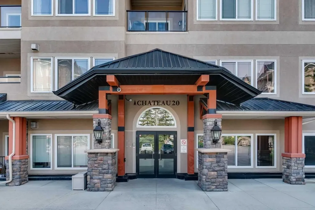 20 Discovery Ridge Close SW Calgary AB T3H5X4