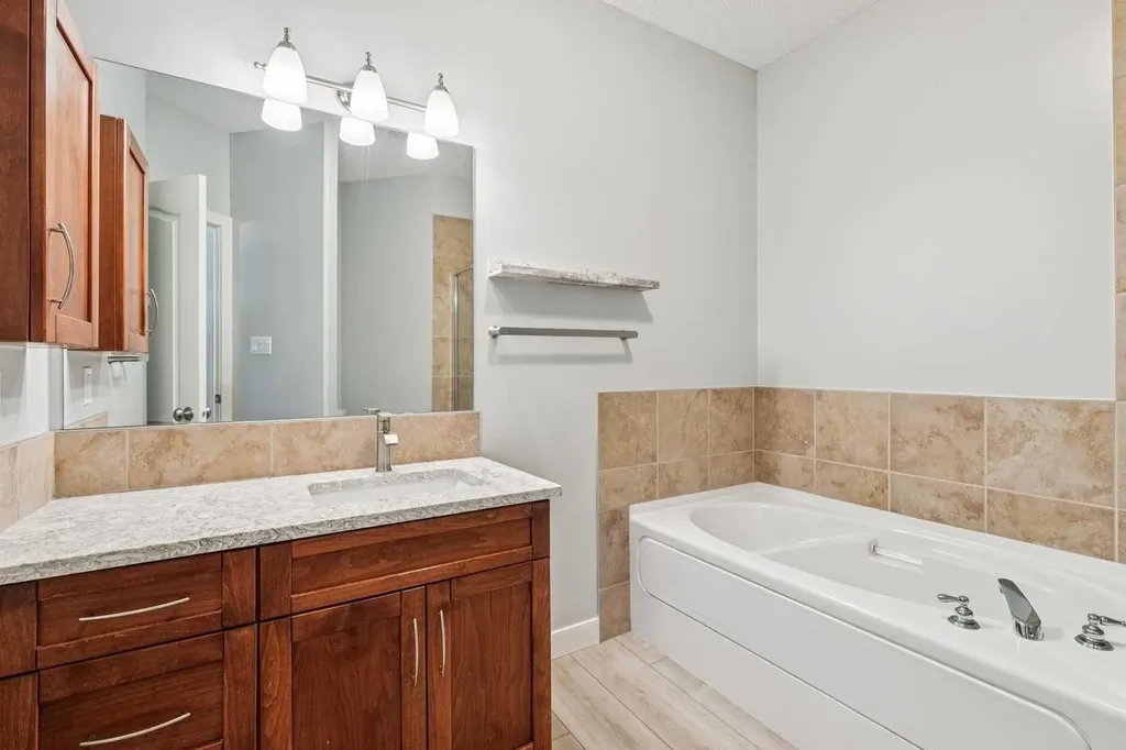 20 Discovery Ridge Close SW Calgary AB T3H5X4