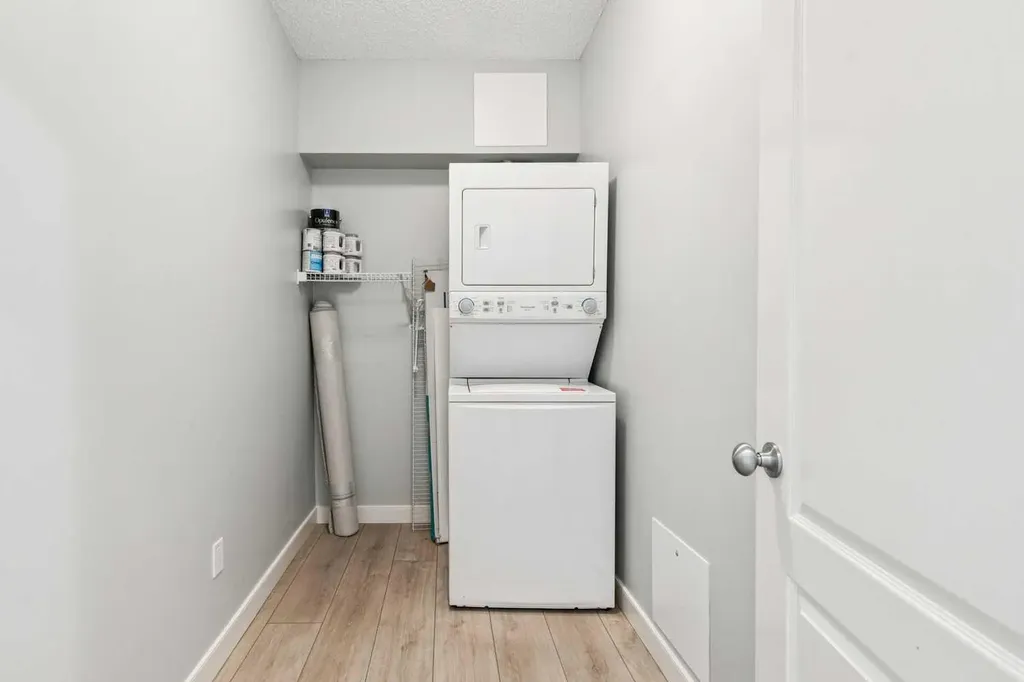 20 Discovery Ridge Close SW Calgary AB T3H5X4