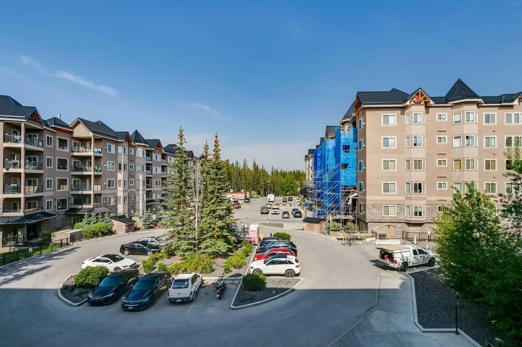 20 Discovery Ridge Close SW Calgary AB T3H5X4
