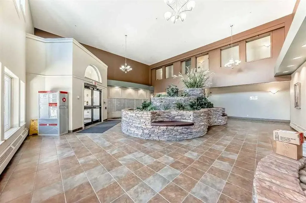 20 Discovery Ridge Close SW Calgary AB T3H5X4