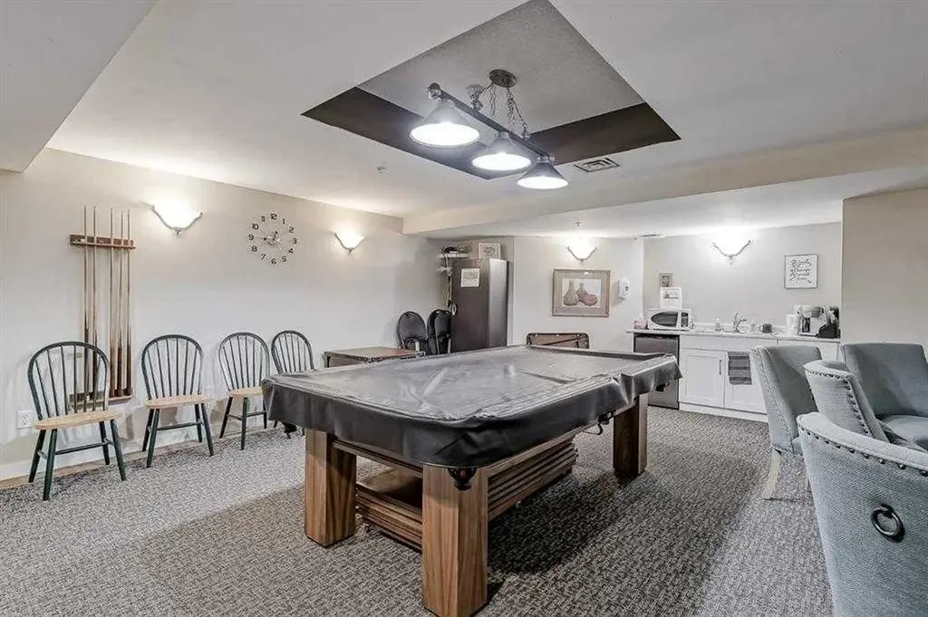 20 Discovery Ridge Close SW Calgary AB T3H5X4