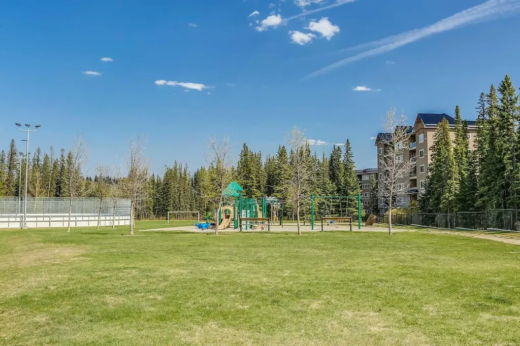 20 Discovery Ridge Close SW Calgary AB T3H5X4