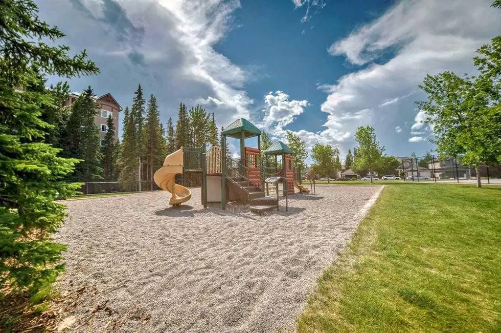 20 Discovery Ridge Close SW Calgary AB T3H5X4