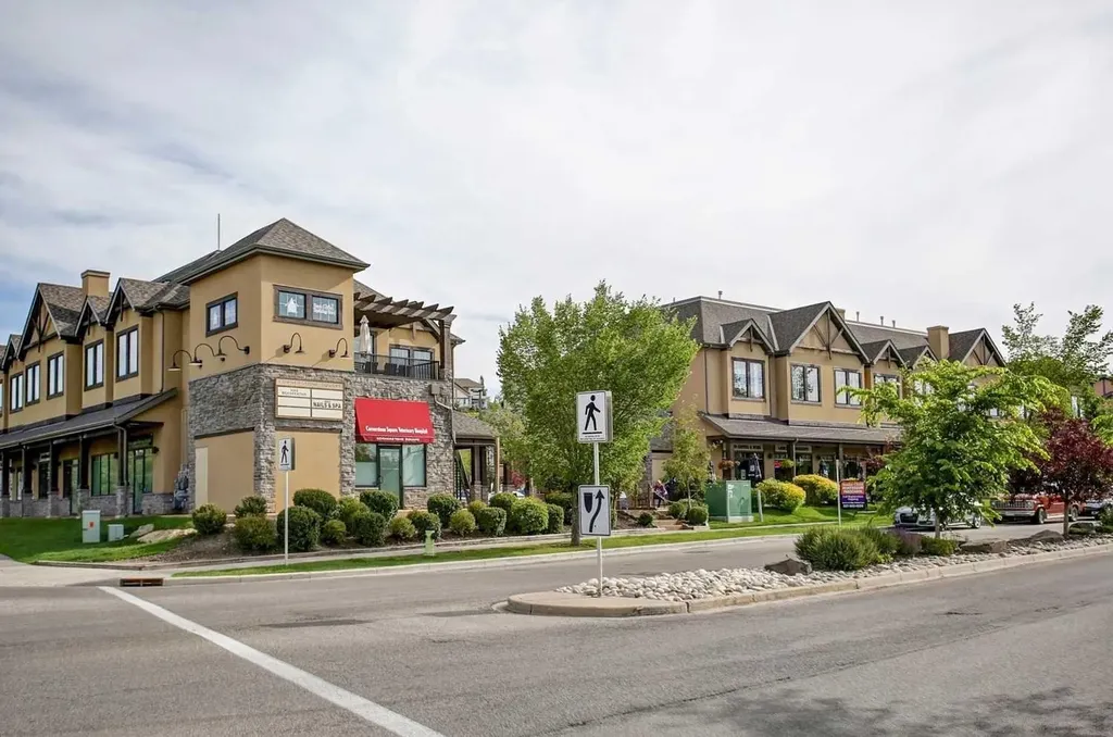 20 Discovery Ridge Close SW Calgary AB T3H5X4