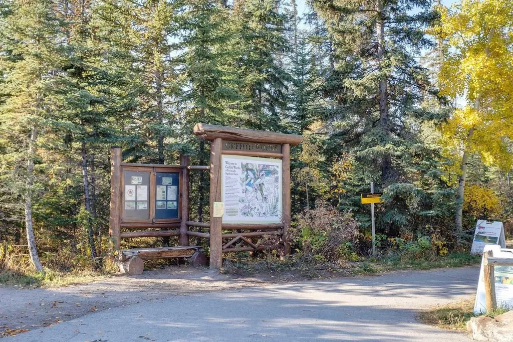 20 Discovery Ridge Close SW Calgary AB T3H5X4