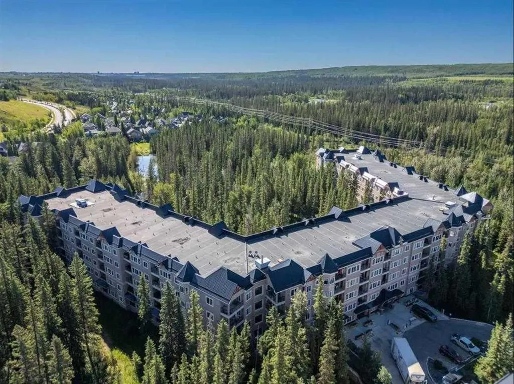 20 Discovery Ridge Close SW Calgary AB T3H5X4