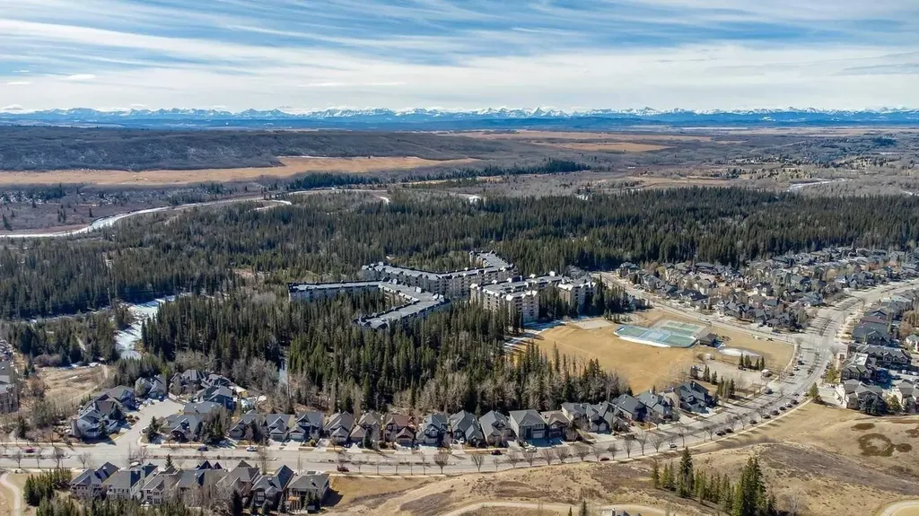 20 Discovery Ridge Close SW Calgary AB T3H5X4