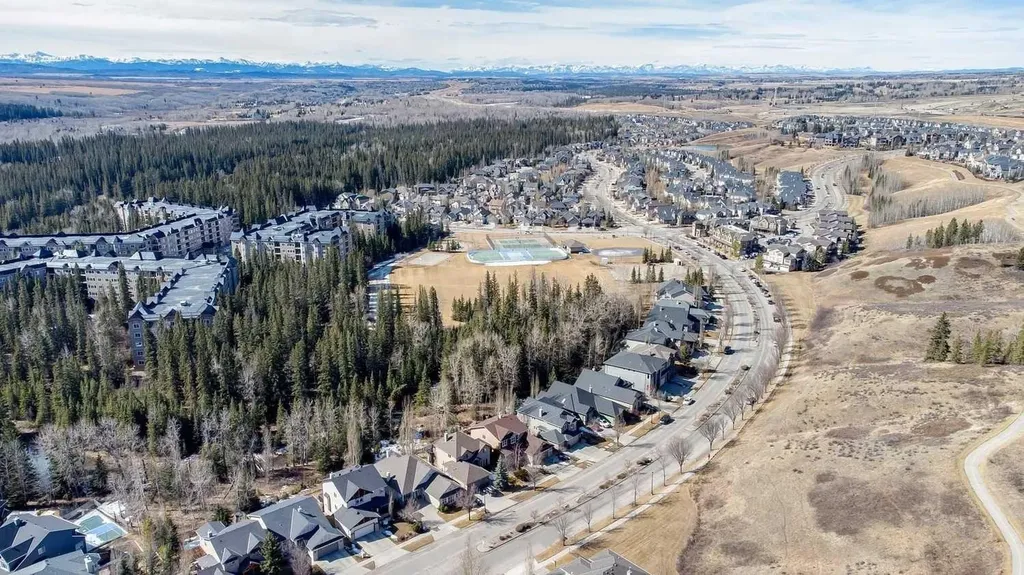 20 Discovery Ridge Close SW Calgary AB T3H5X4