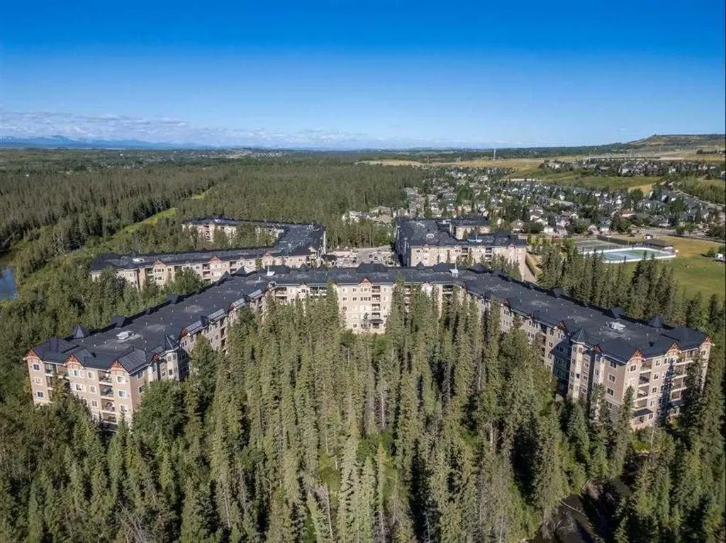 20 Discovery Ridge Close SW Calgary AB T3H5X4