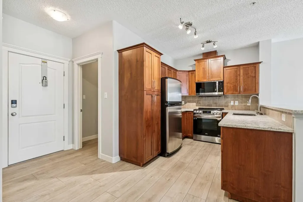 20 Discovery Ridge Close SW Calgary AB T3H5X4
