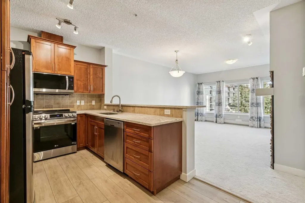 20 Discovery Ridge Close SW Calgary AB T3H5X4