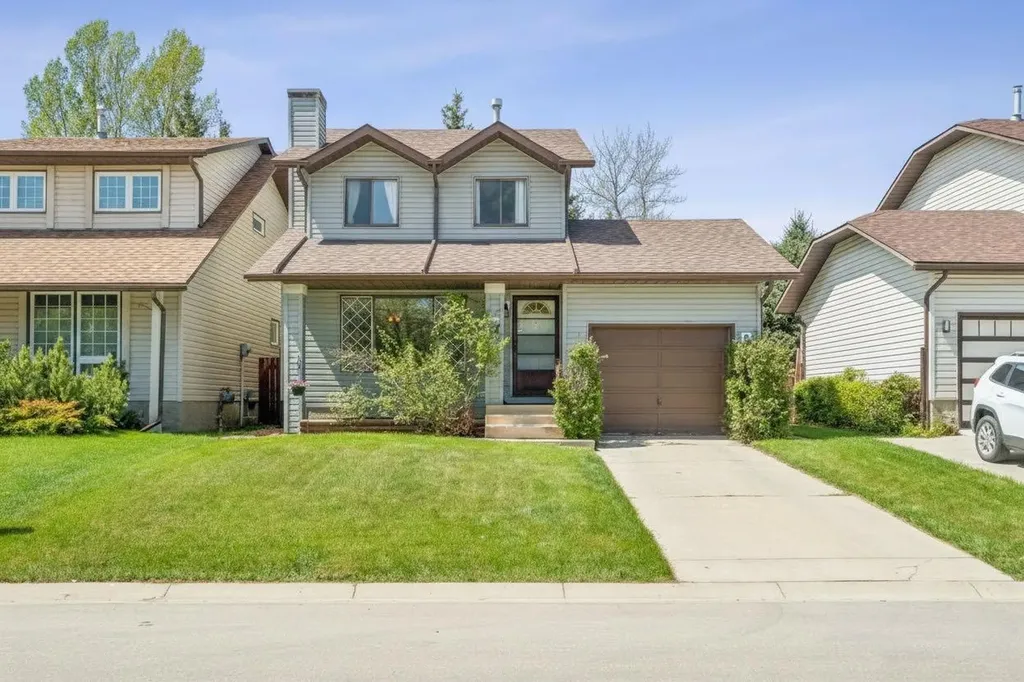 47 Cedargrove Way SW Calgary AB T2W 4V1