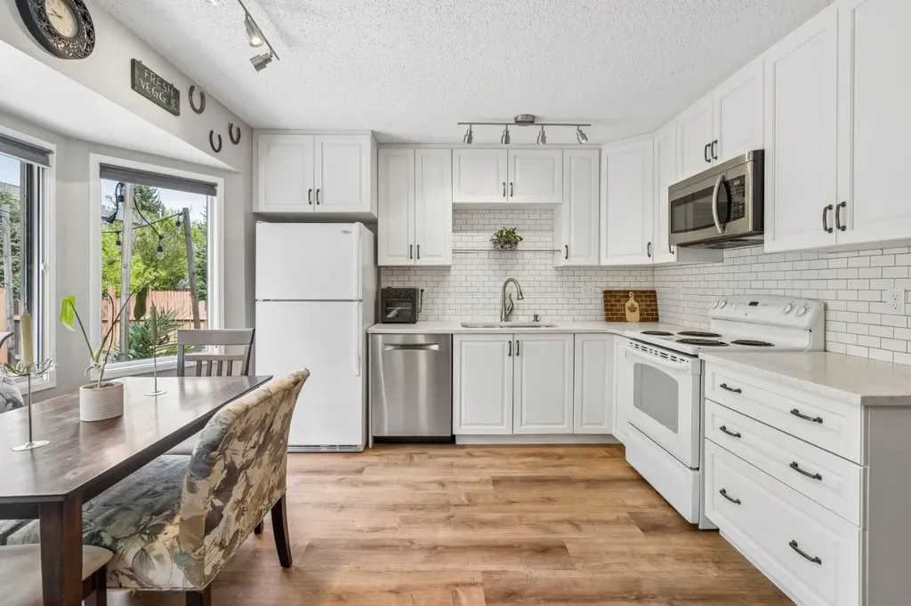 47 Cedargrove Way SW Calgary AB T2W 4V1