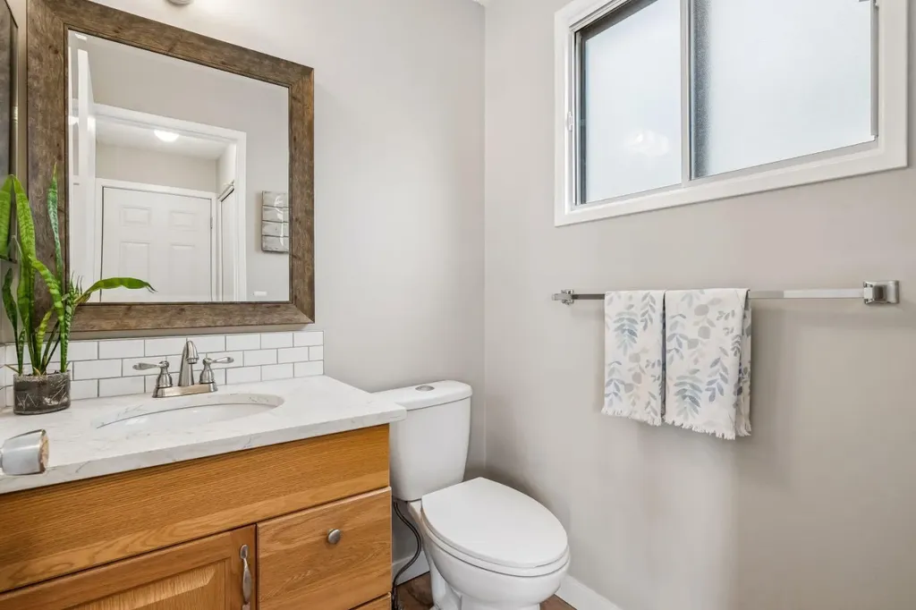 47 Cedargrove Way SW Calgary AB T2W 4V1