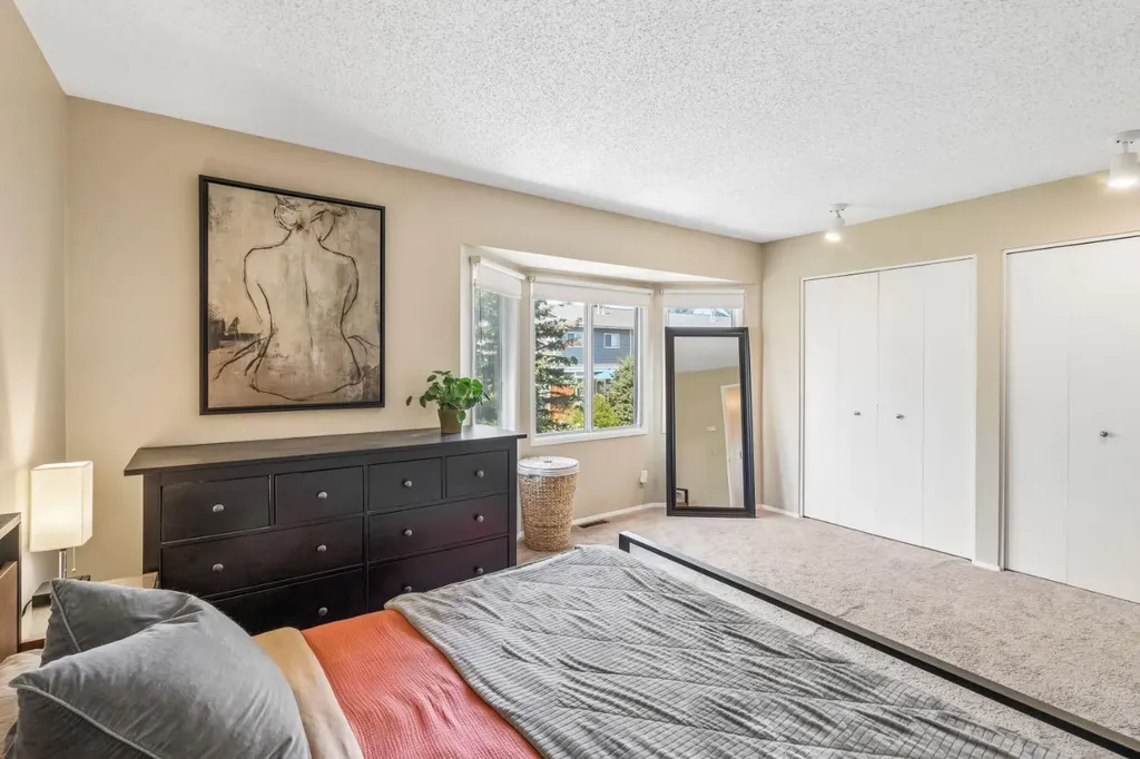 47 Cedargrove Way SW Calgary AB T2W 4V1