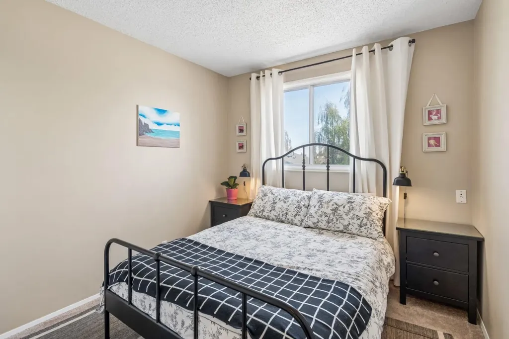 47 Cedargrove Way SW Calgary AB T2W 4V1