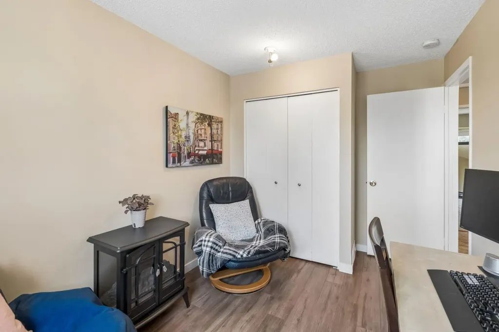 47 Cedargrove Way SW Calgary AB T2W 4V1