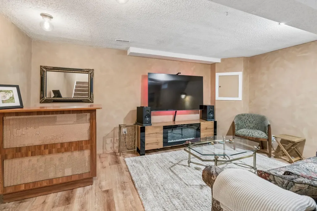 47 Cedargrove Way SW Calgary AB T2W 4V1