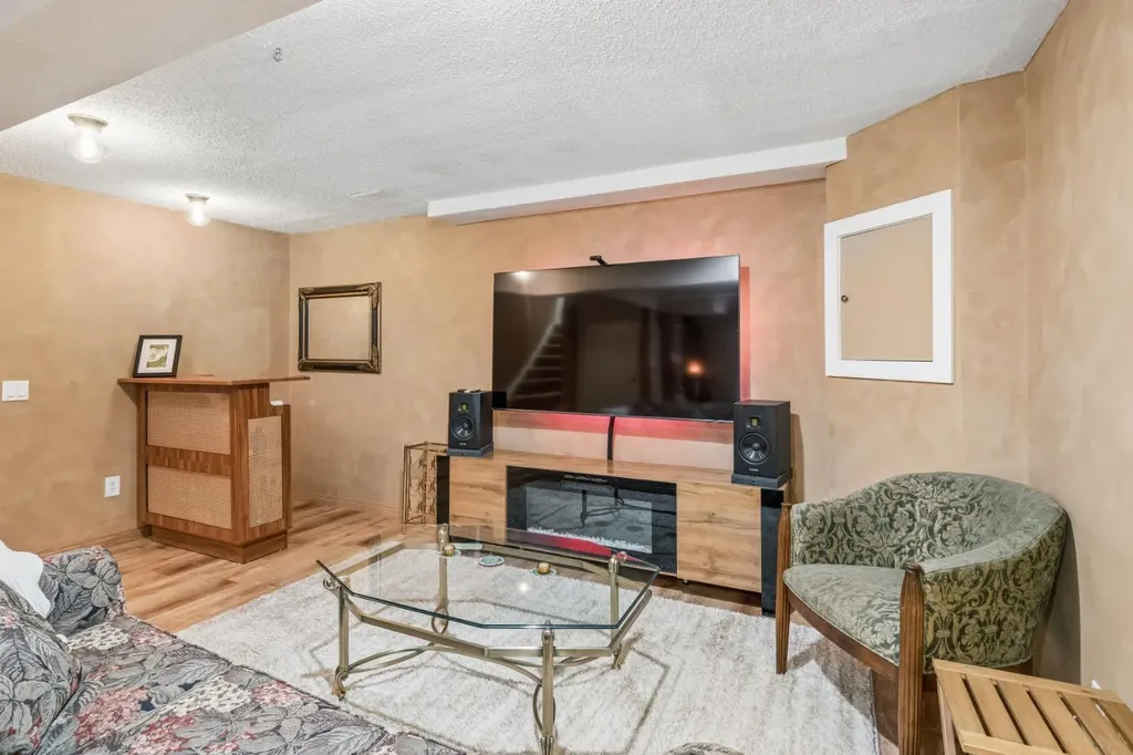 47 Cedargrove Way SW Calgary AB T2W 4V1