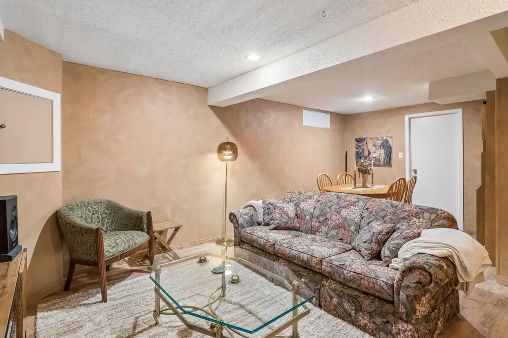 47 Cedargrove Way SW Calgary AB T2W 4V1