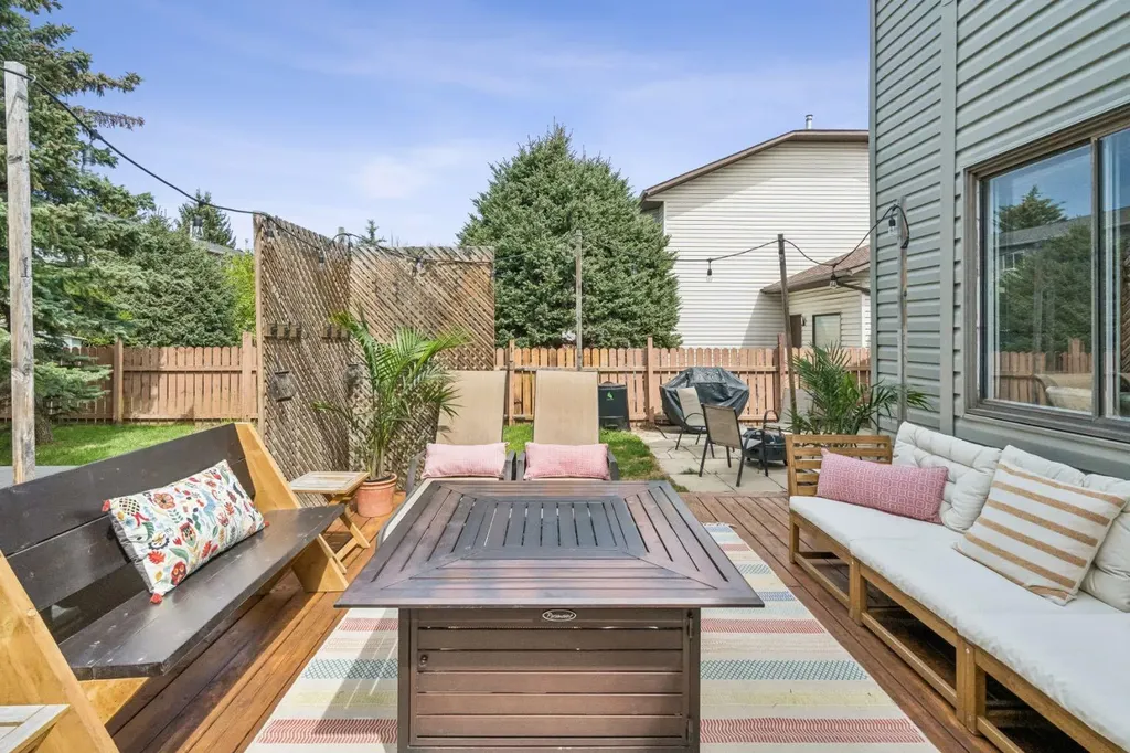 47 Cedargrove Way SW Calgary AB T2W 4V1
