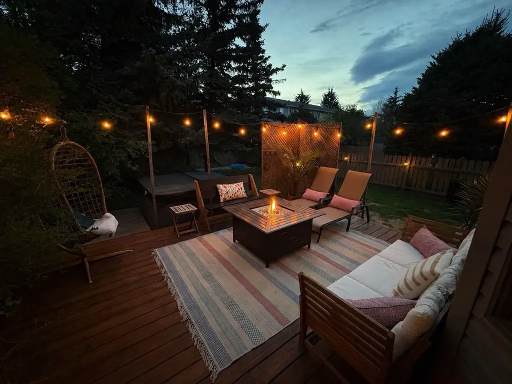 47 Cedargrove Way SW Calgary AB T2W 4V1