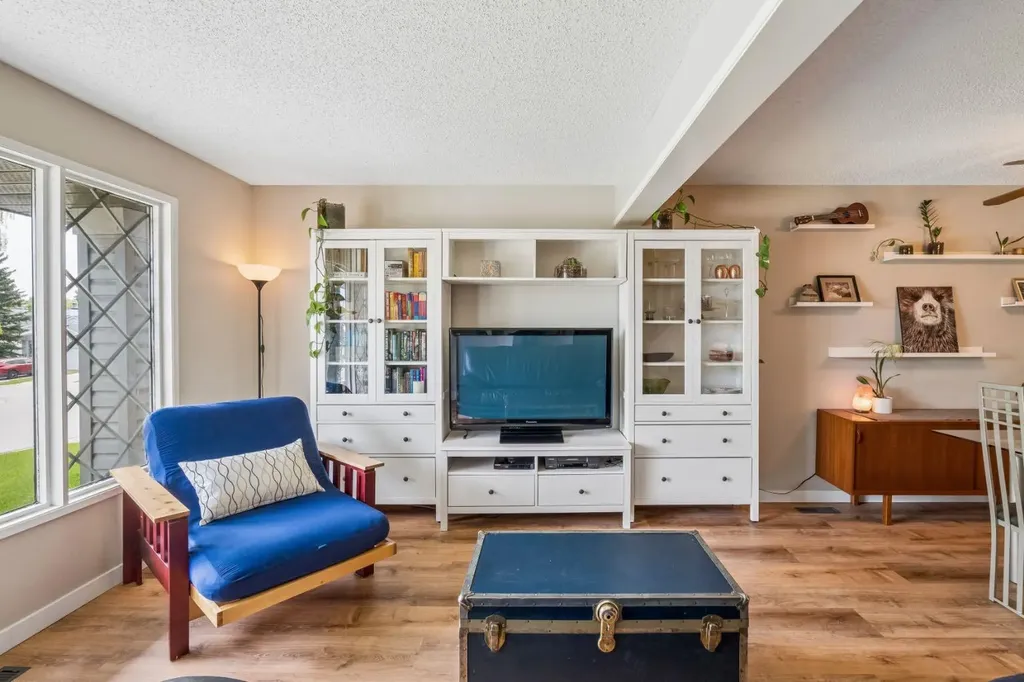47 Cedargrove Way SW Calgary AB T2W 4V1